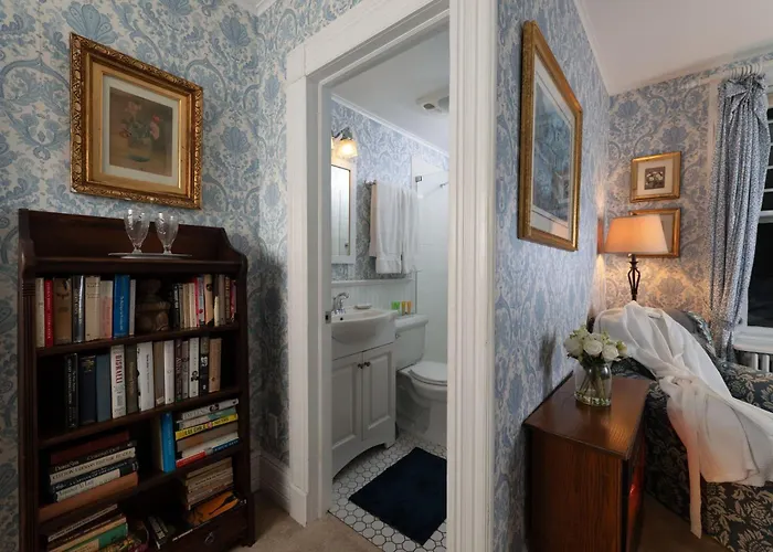 Harbor Knoll Bed And Breakfast
